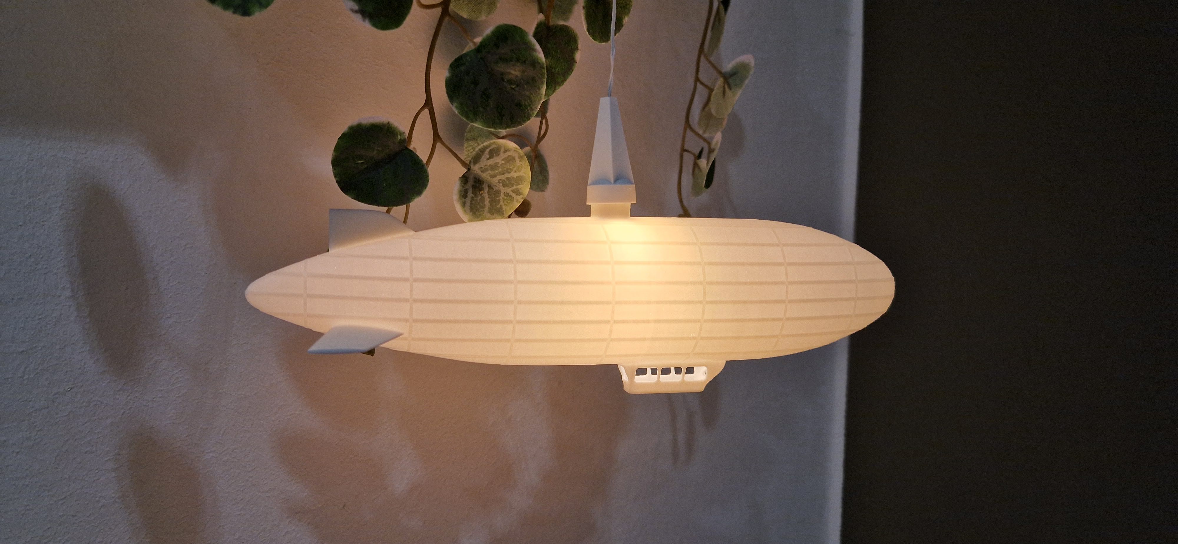 Zeppelin Hugo in Größe M und XXL